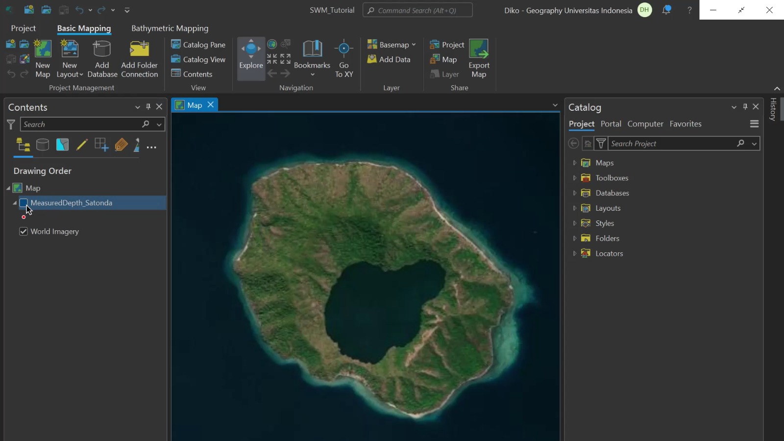 Antarmuka GIS Shallow Water Mapper yang menampilkan citra satelit dan layer alur batimetri